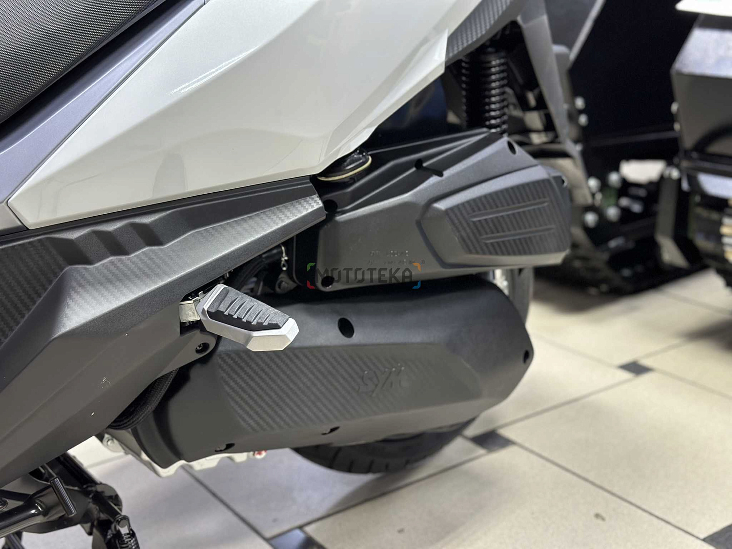 Максискутер SYM (Сим) CRUiSYM a 300 белый с ПТС