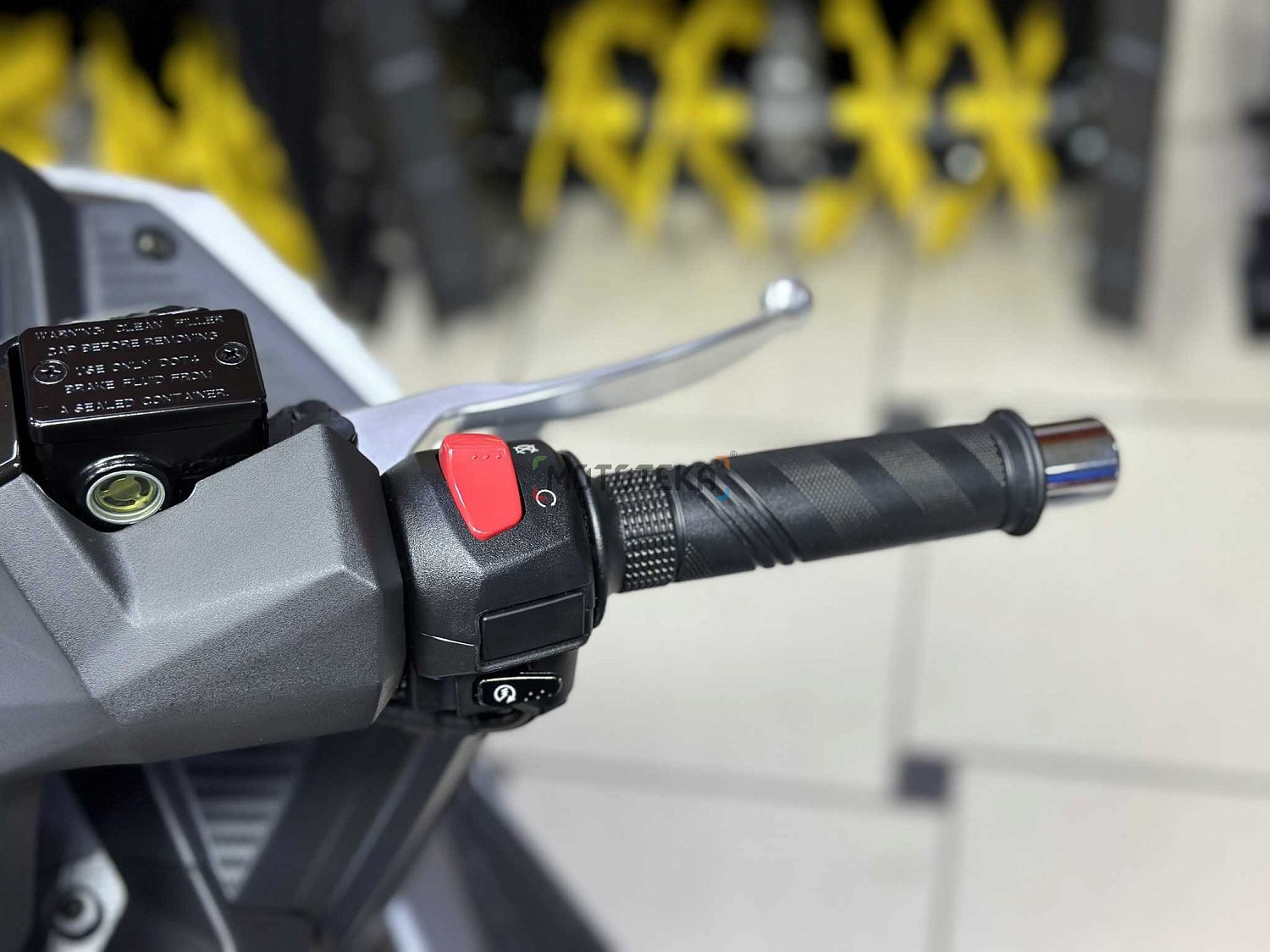 Максискутер SYM (Сим) CRUiSYM a 300 белый с ПТС